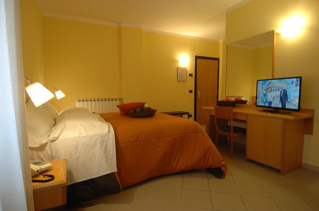 Hotel Arimannia 卡拉马尼科泰尔梅 客房 照片